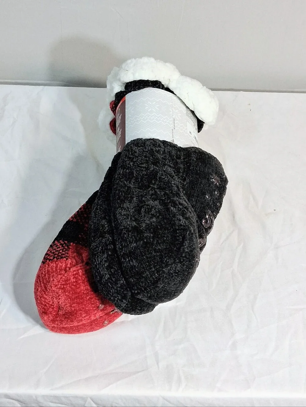 Women's Pack Of 2 Size 5-7 Black & Red And Black NWT Extra Warm Muk Luk Socks